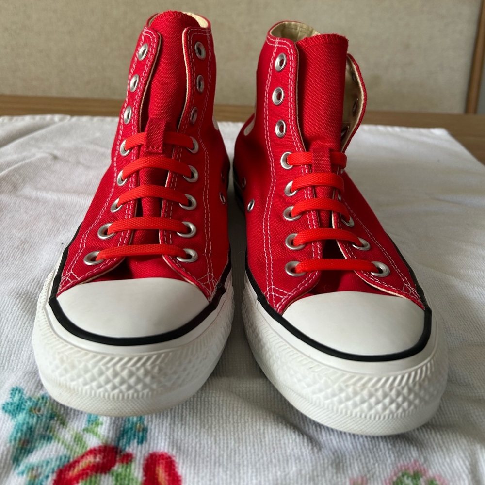 Converse ALL STAR high top red with rubber laces